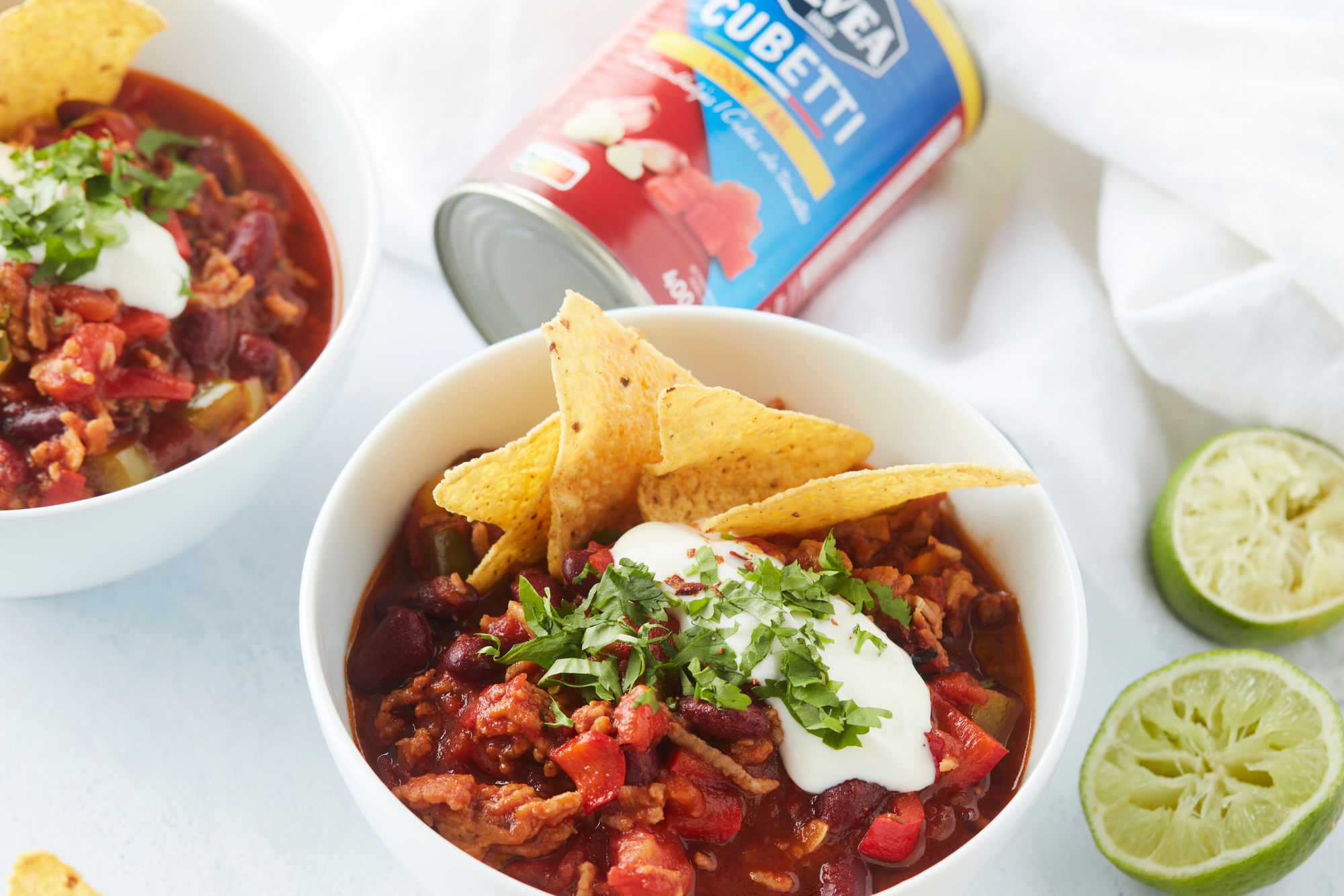 Chili con carne avec tortilla chips et crème épaisse - Recettes de nos ... Chili con carne avec tortilla chips et crème épaisse - Recettes de nos ...