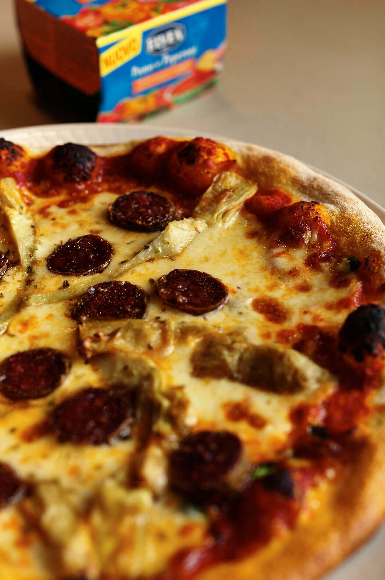 Pizza with salami and artichokes - ELVEA 1885