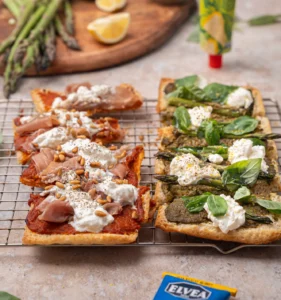 Focacciahapjes met groene en rode pesto
