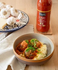 Polpette al sugo di pomodoro con verdure nascoste